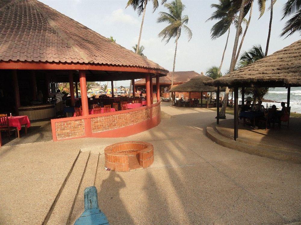 Coconut Grove Beach Resort Elmina Exteriör bild