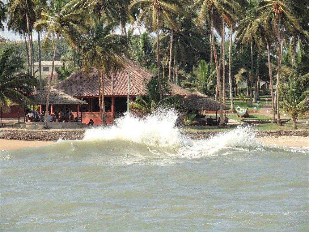 Coconut Grove Beach Resort Elmina Exteriör bild