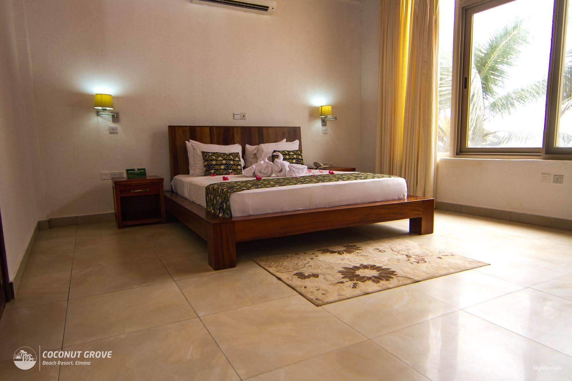 Coconut Grove Beach Resort Elmina Exteriör bild