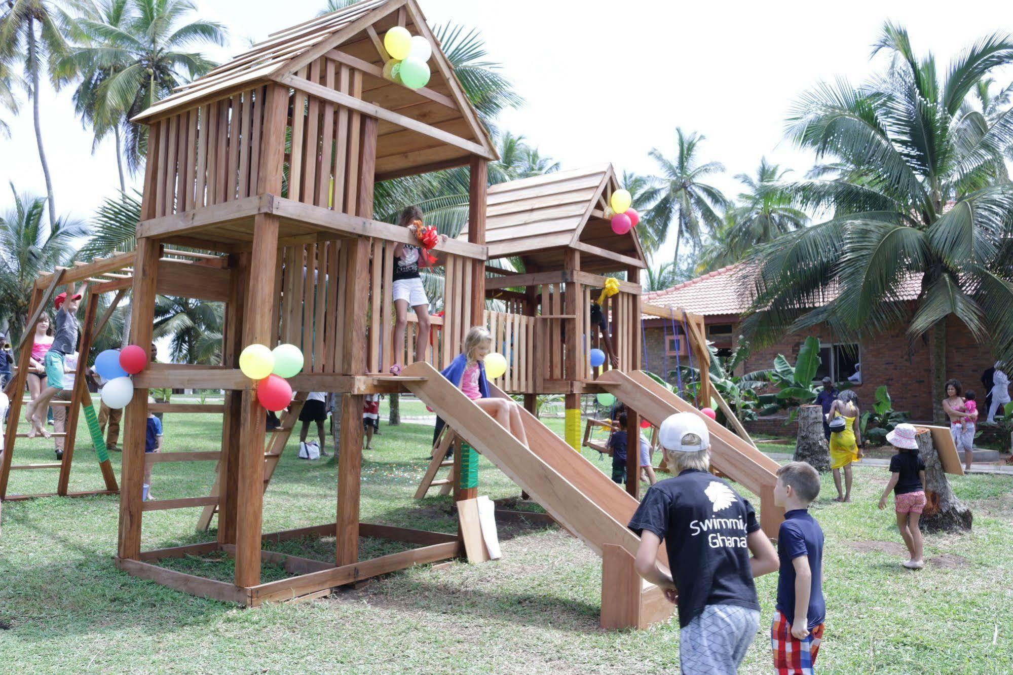 Coconut Grove Beach Resort Elmina Exteriör bild