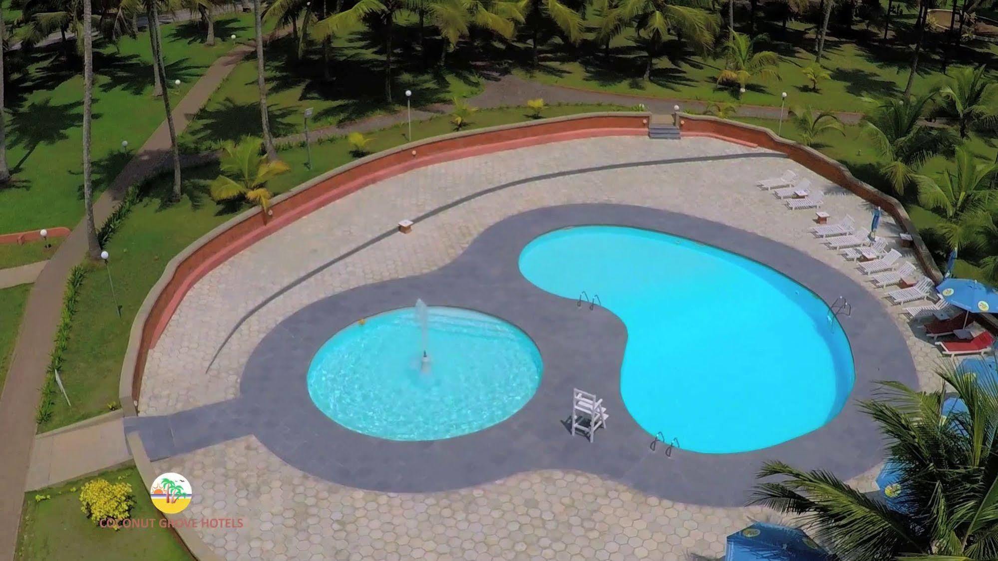 Coconut Grove Beach Resort Elmina Exteriör bild