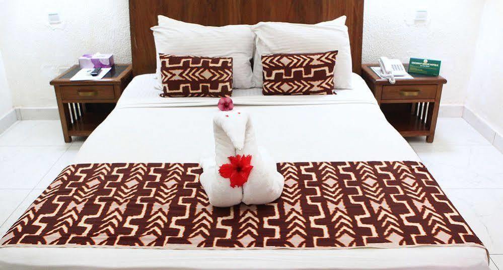 Coconut Grove Beach Resort Elmina Exteriör bild