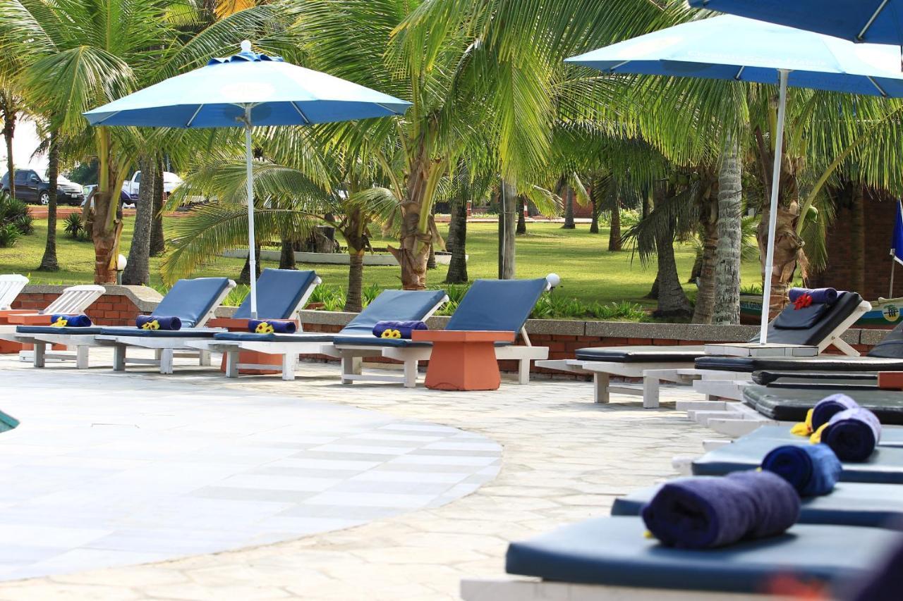 Coconut Grove Beach Resort Elmina Exteriör bild