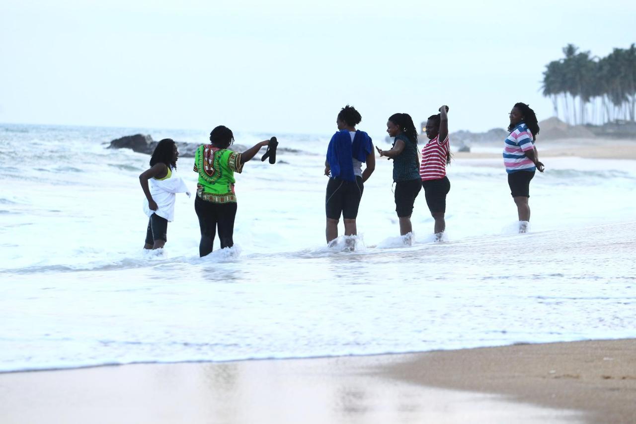 Coconut Grove Beach Resort Elmina Exteriör bild