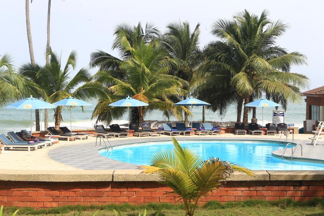 Coconut Grove Beach Resort Elmina Exteriör bild