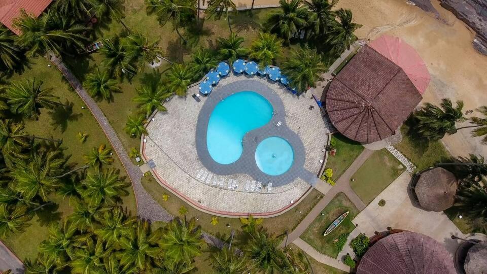 Coconut Grove Beach Resort Elmina Exteriör bild