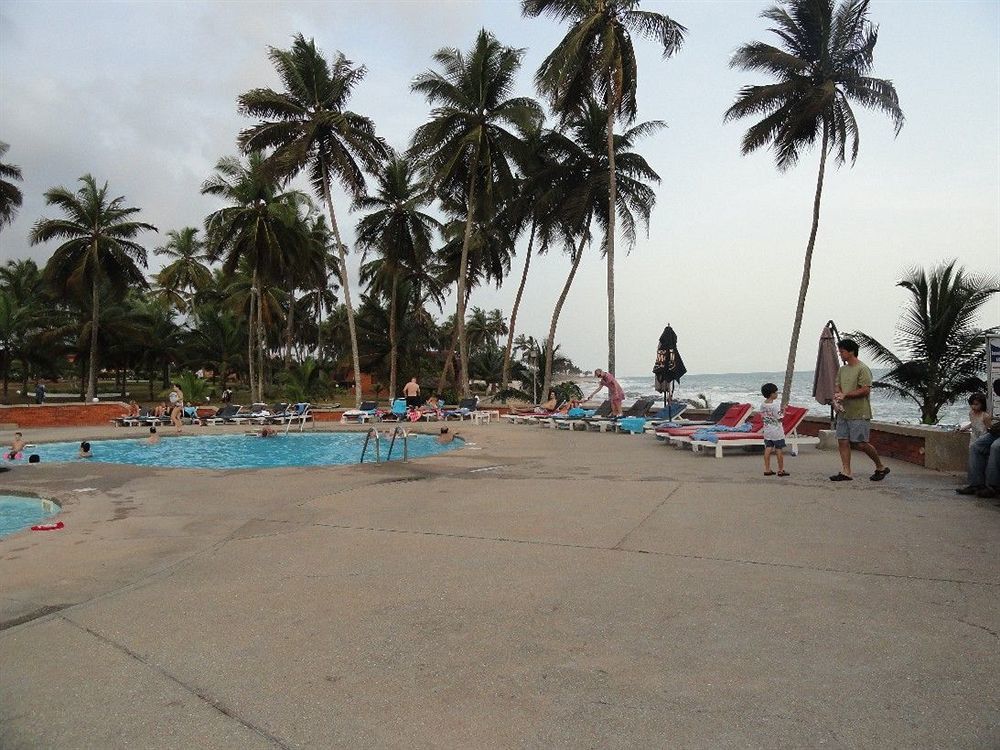 Coconut Grove Beach Resort Elmina Exteriör bild