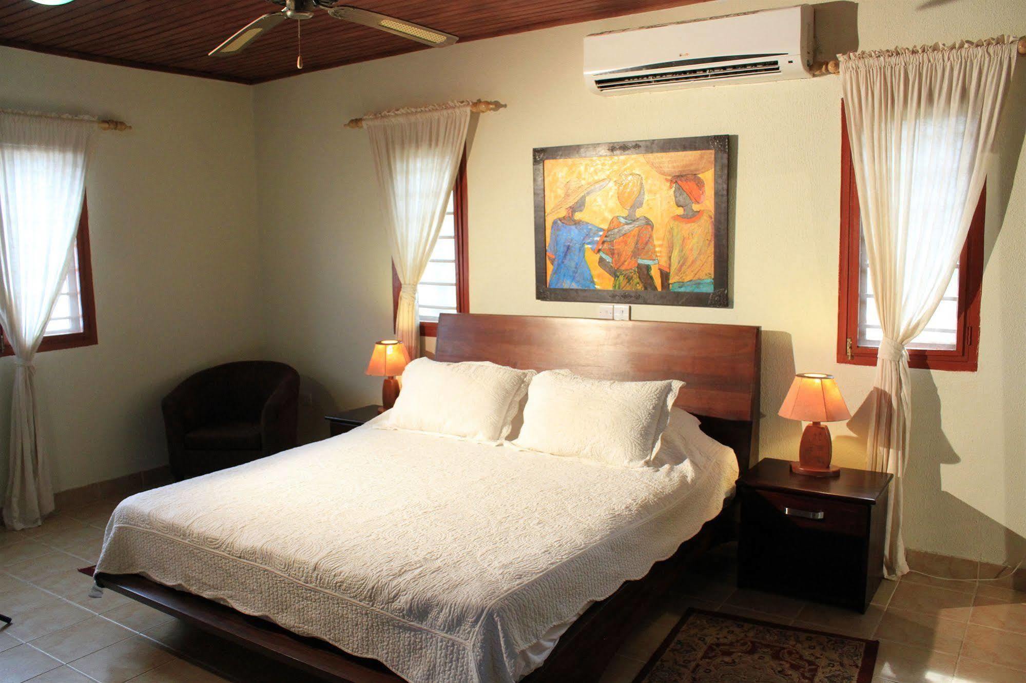 Coconut Grove Beach Resort Elmina Exteriör bild
